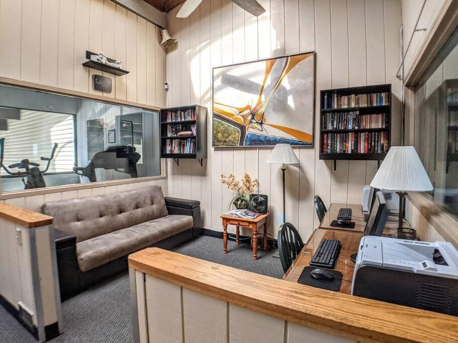 Cute Lower Level Cedar Lodge Room With Balcony & Lake Views! Laconia Exterior photo