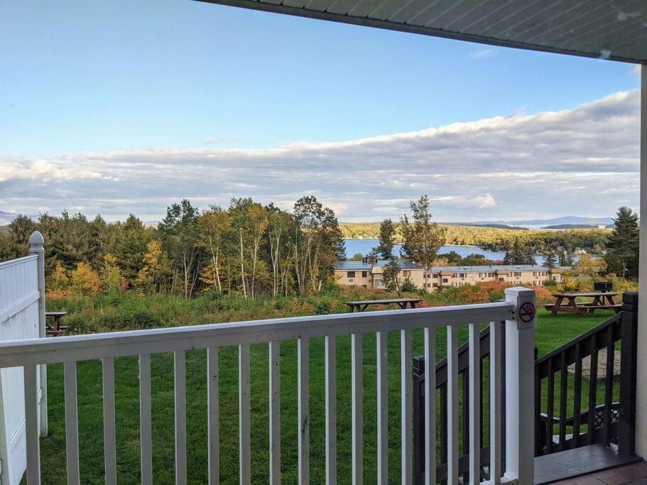 Cute Lower Level Cedar Lodge Room With Balcony & Lake Views! Laconia Exterior photo